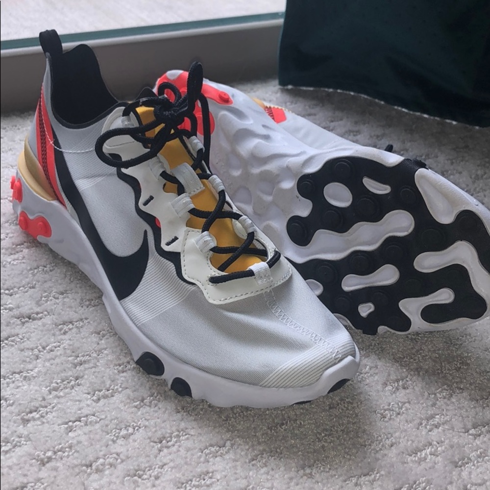 NIKE RUNNING SHOES
